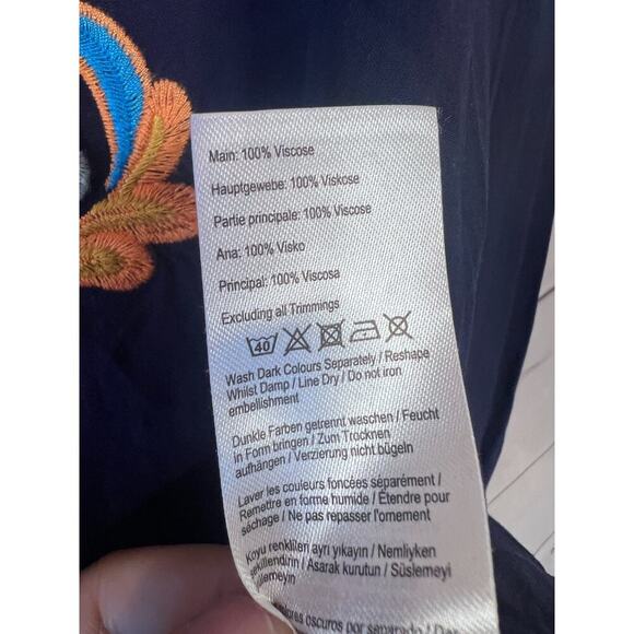 Joules Women's Top Size 6 Navy with Floral Embroidary Preppy Fun - Picture 5 of 6